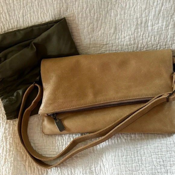 Authentic Brynn Capella Jenne Foldover Crossbody - tan (Gold Dust) MADE IN USA - Picture 15 of 16